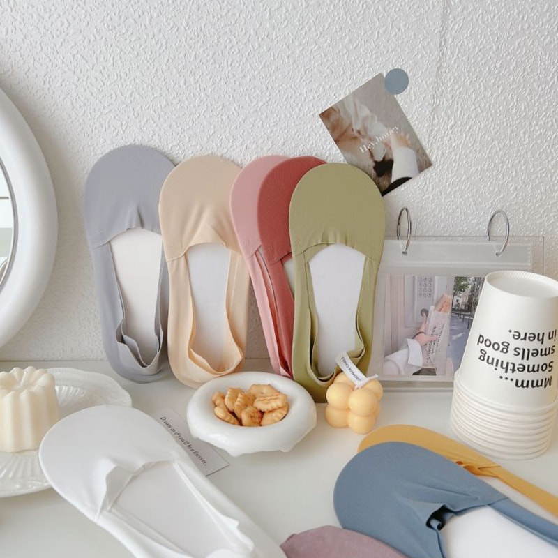 جوراب ابریشمی یخی که جوراب های نامرئی یخی را به هم می زنند